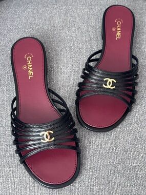 NEW CHANEL BLAZY Black strappy Leather GOLD CC FLIP FLOP Slides Sandals 37.5